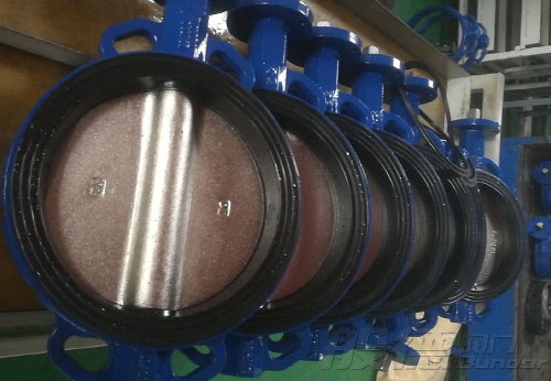 威?？蛻舨少彴愕妈T鐵對夾蝶閥D371X-16用于出口