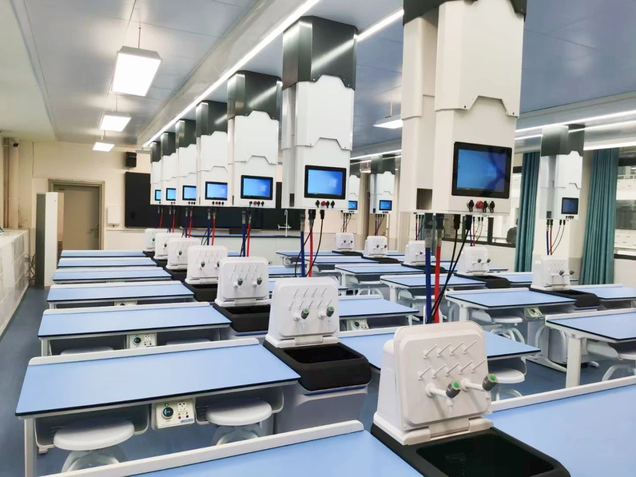 廣西某中學理化生智慧實驗室&mdash;&mdash;項目案例